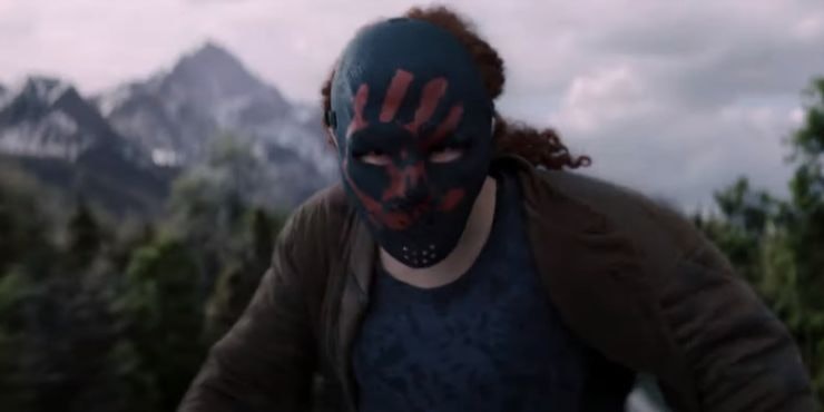 Cena do segundo episódio de Falcão e o Soldado Invernal, mostrando Karli Mongerthau, líder dos Apátridas