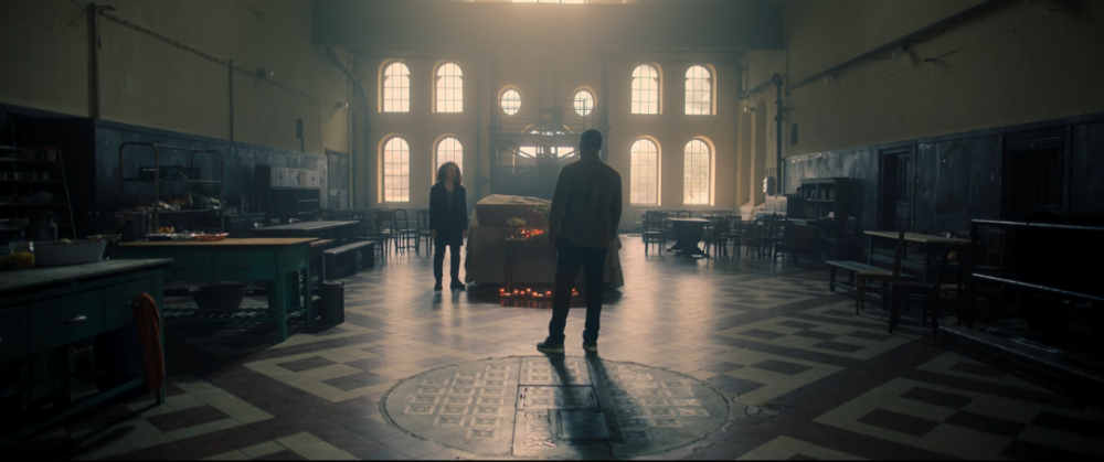 Sam e Karli se encontram no funeral