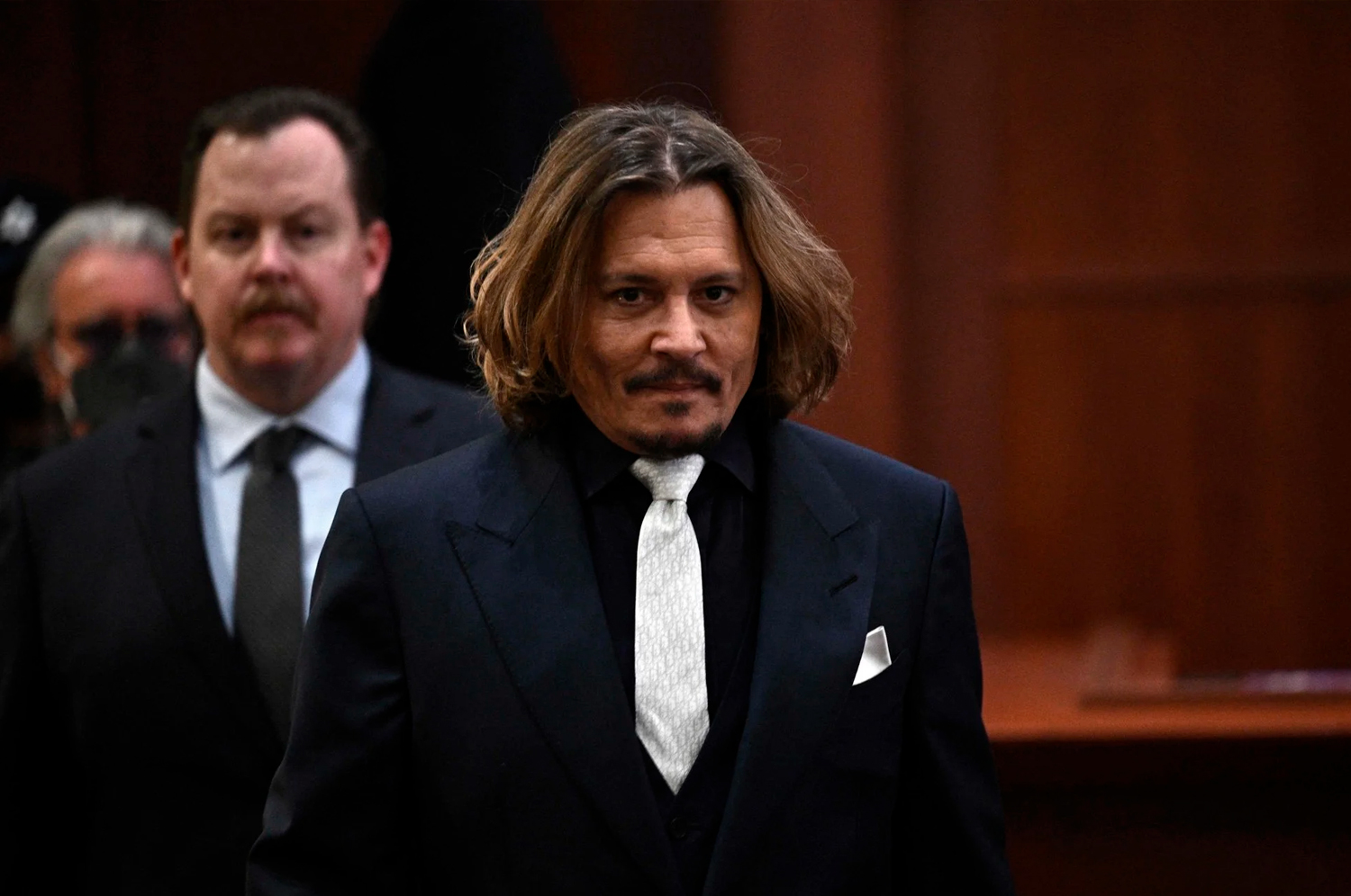 Amber Heard acusa Johnny Depp de violência sexual em novo julgamento