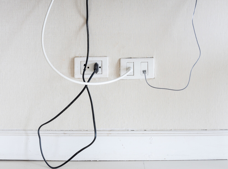 dicas-faceis-para-esconder-os-fios-de-eletronicos-em-sua-decoracao