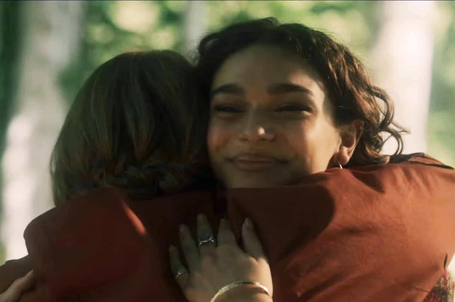 Flora chega em Alfea em nova cena da 2ª temporada; assista!