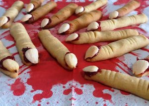 Receita de Dedos de Bruxa. Opção horripilante para fazer com as crianças no Halloween