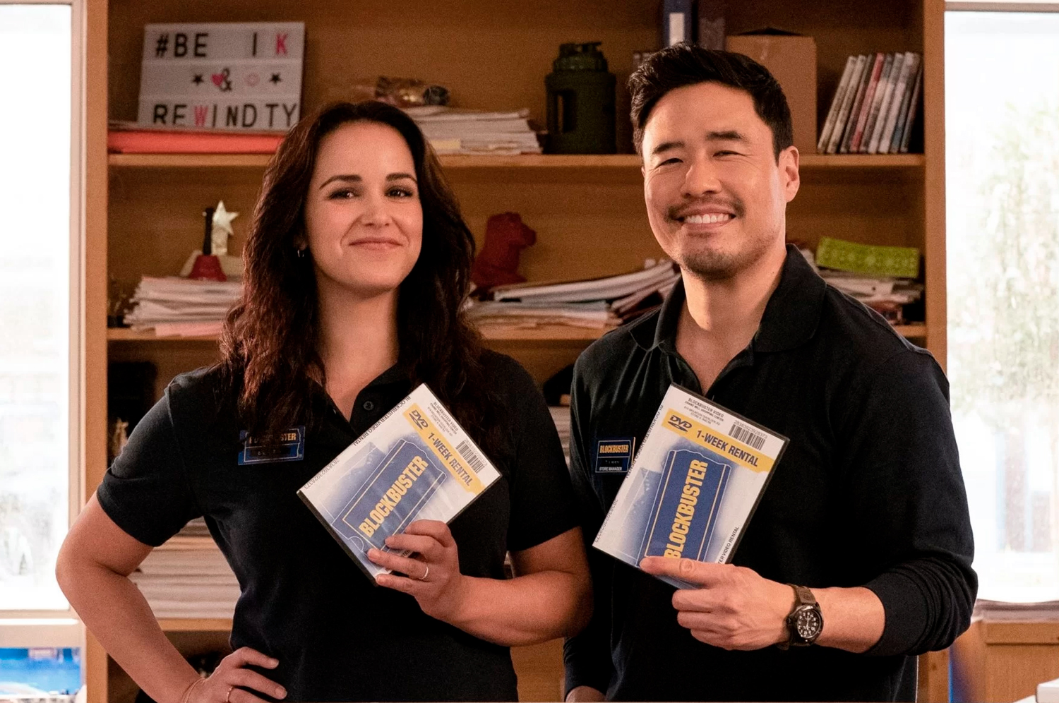 Blockbuster: Série da criadora de "Brooklyn Nine-nine" faz sucesso na Netflix. Conheça!