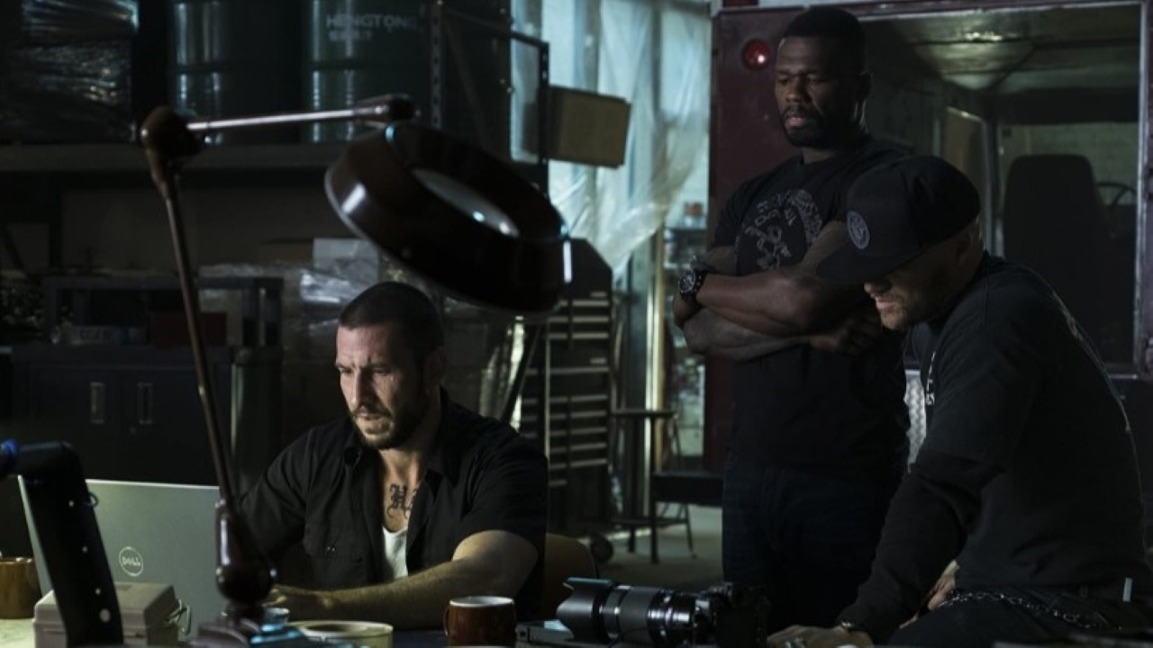 Evan Jones, Pablo Schreiber, e 50 Cent em Covil de Ladrões (Reprodução)