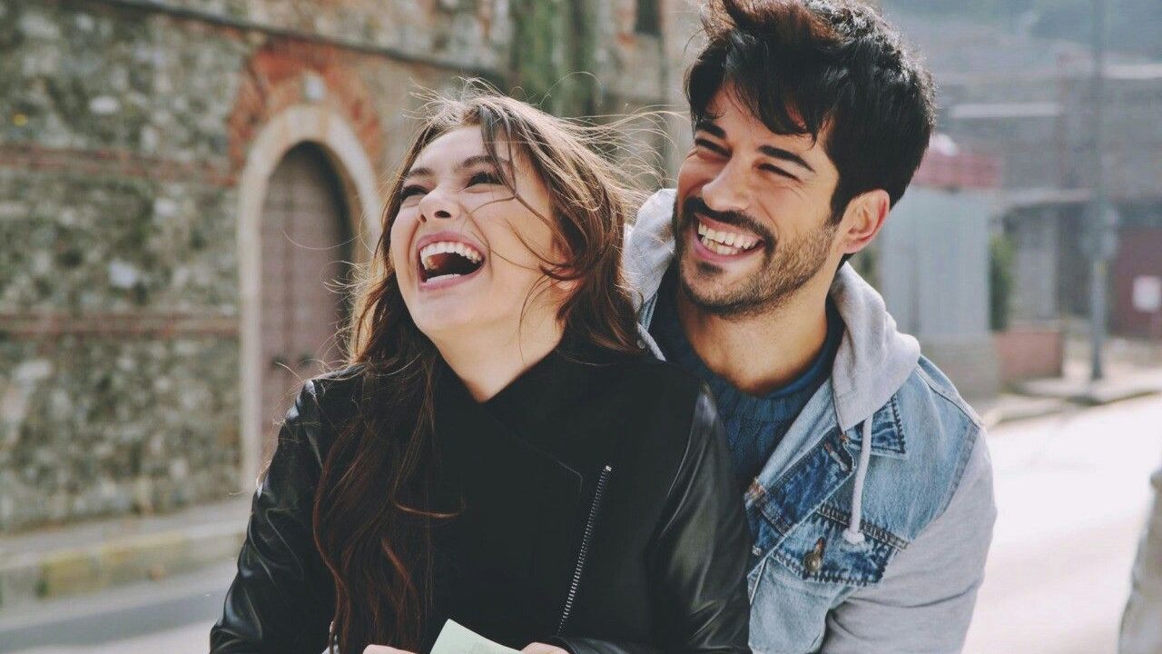 "Amor Eterno" (Kara Sevda, ou "Amor Sem Fim")": novela turca