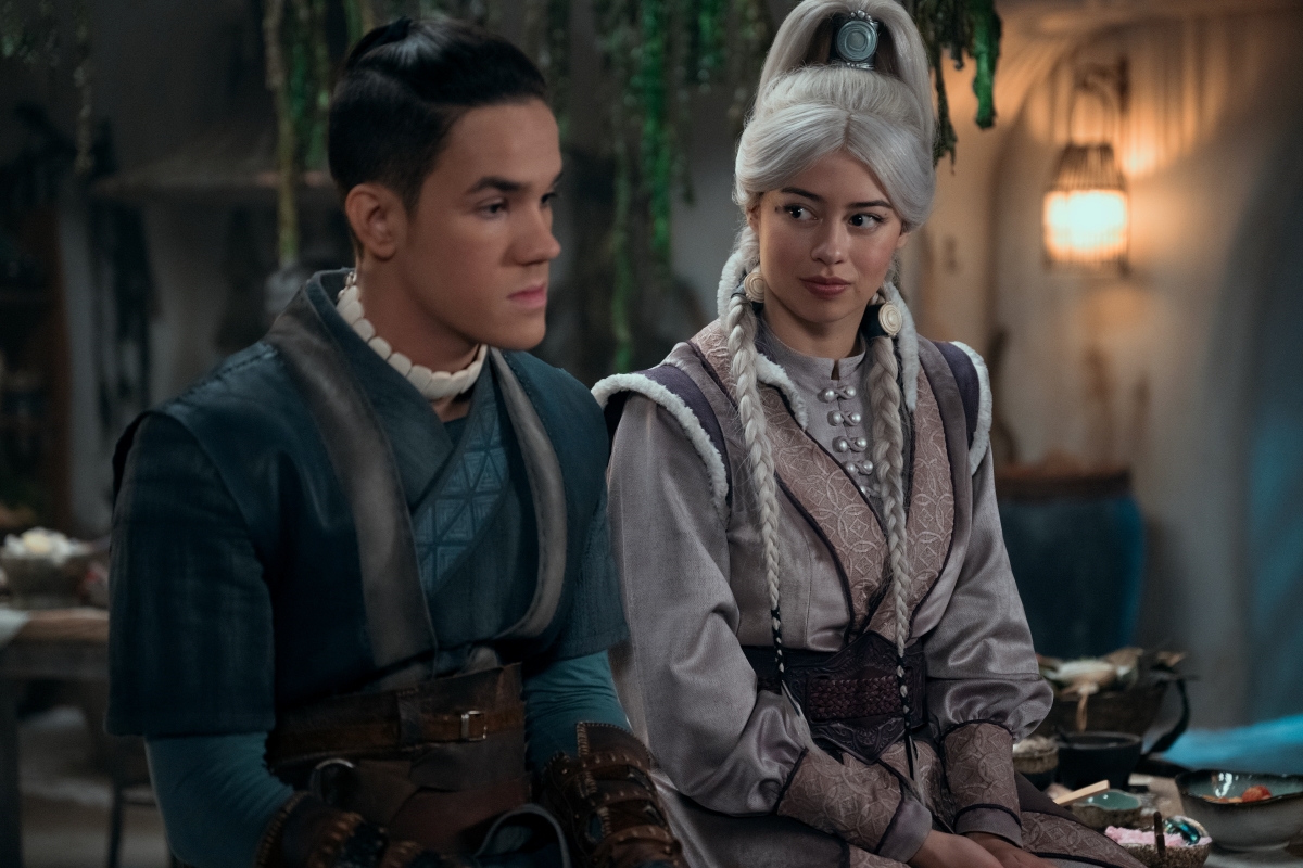 Ian Ousley como Sokka, e Amber Midthunder como Princesa Yue em Avatar: O Último Mestre do Ar (Divulgação / Netflix)