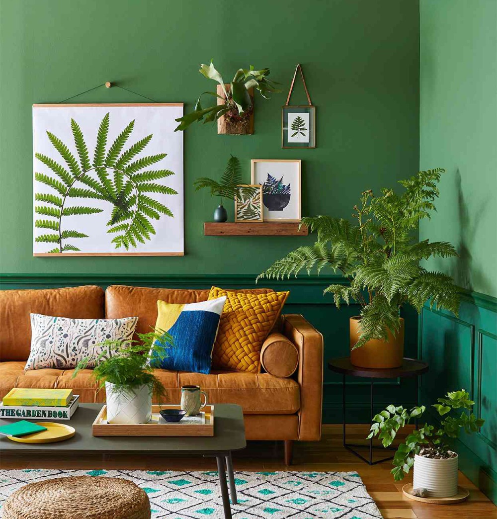 sala de estar com paredes em verde-esmeralda